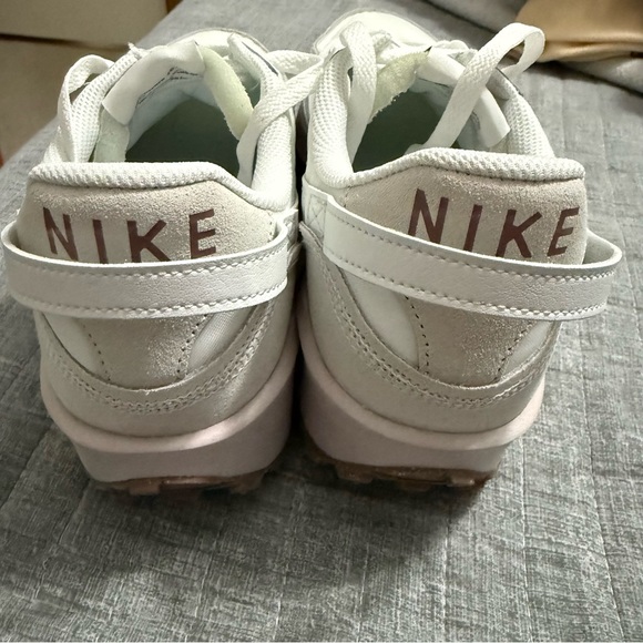 Nike Women’s Waffle Debut - Picture 3 of 5